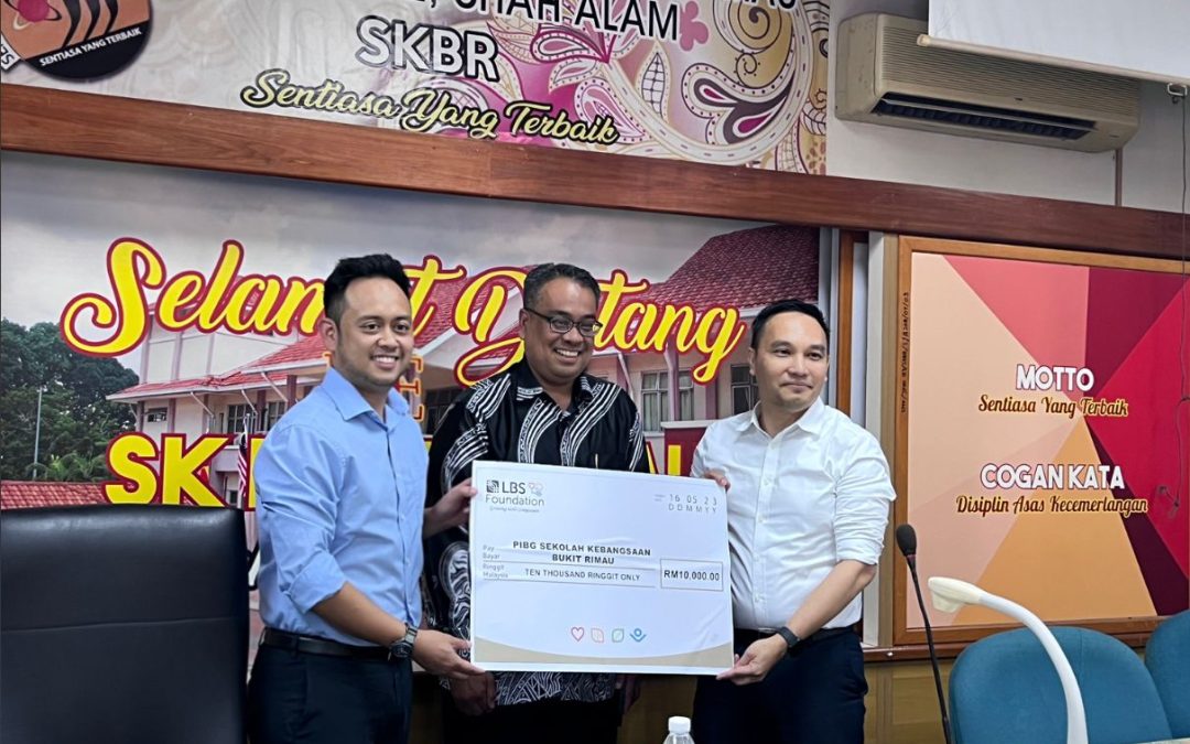 Donation to Parents Teachers Association of SK Bukit Rimau